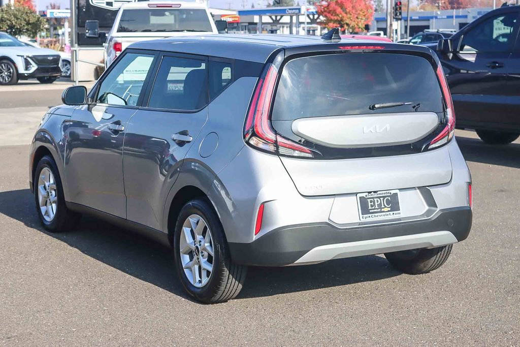 Used 2023 Kia Soul LX w/ LX Technology Package image 2