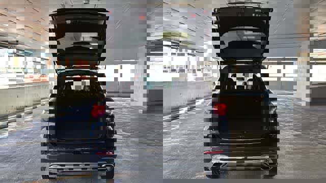 Used 2025 Mercedes-Benz GLC 300 4MATIC image 7