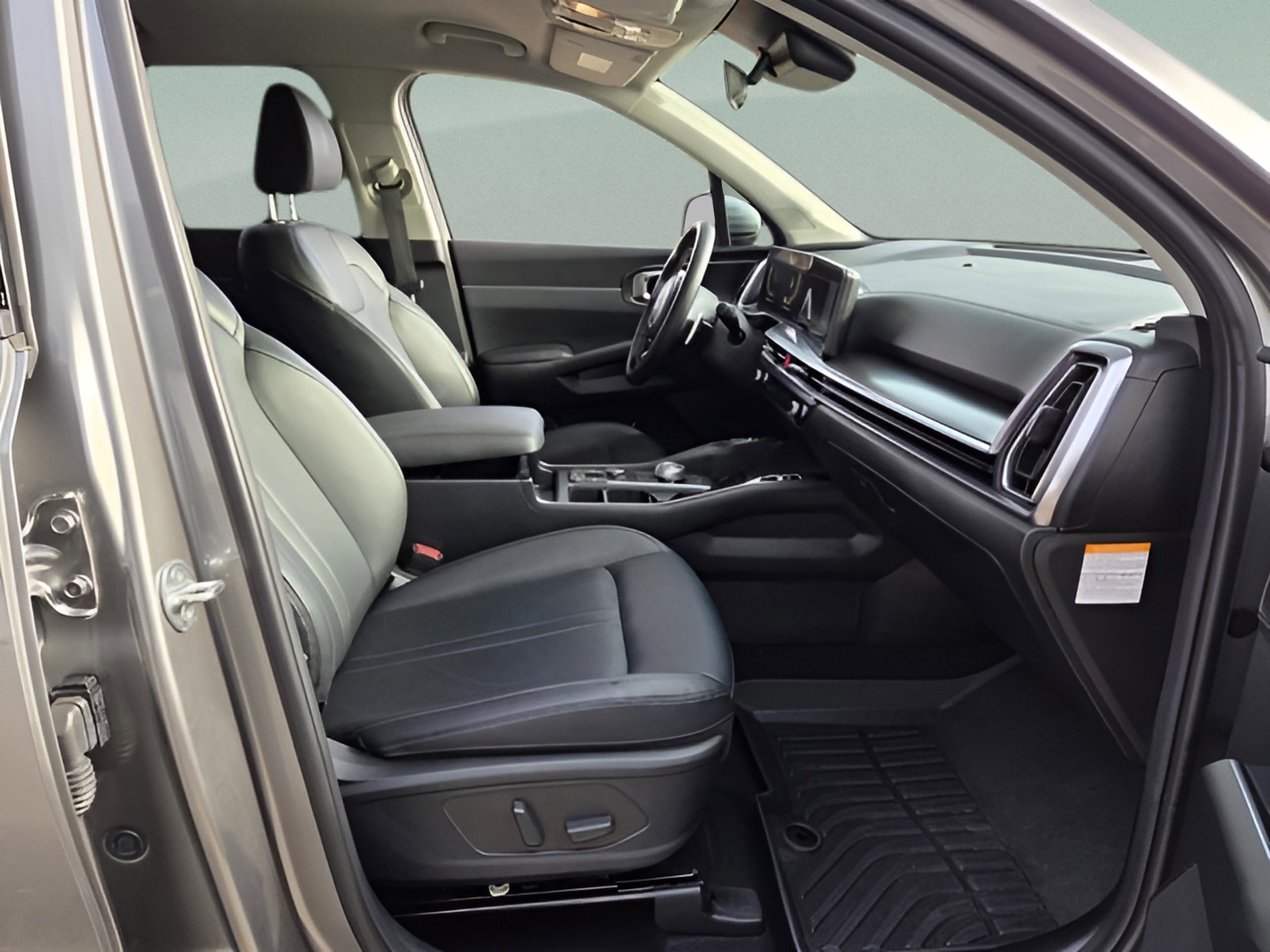 Used 2025 Kia Sorento EX image 16