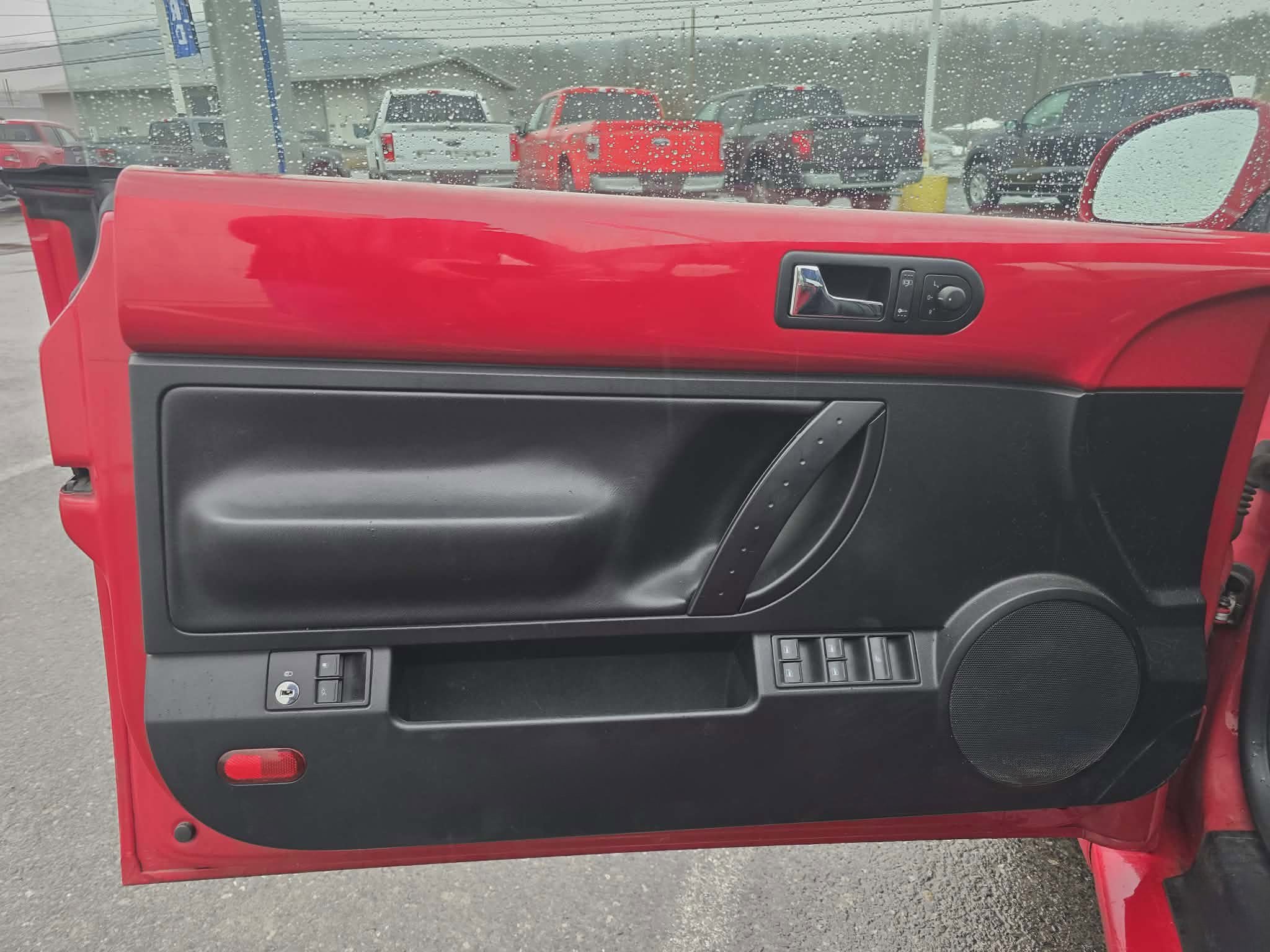 Used 2009 Volkswagen Beetle S image 13