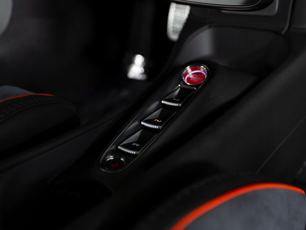 Used 2023 McLaren Artura image 27