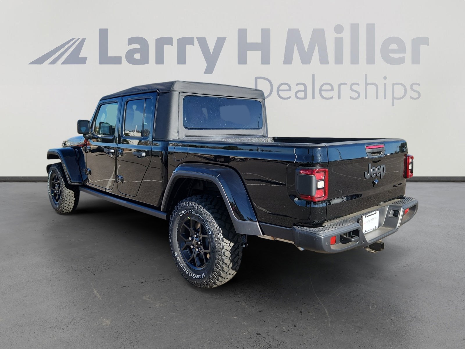 New 2025 Jeep Gladiator Willys AWD/4WD image 4