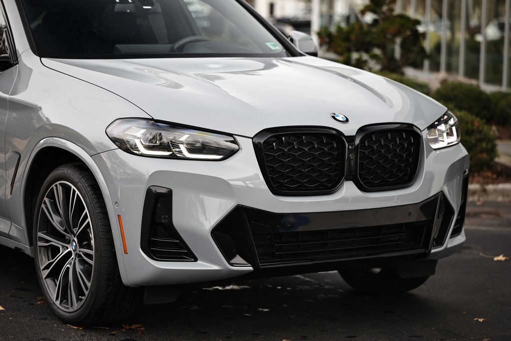 Used 2025 BMW X4 xDrive30i w/ Premium Package image 2
