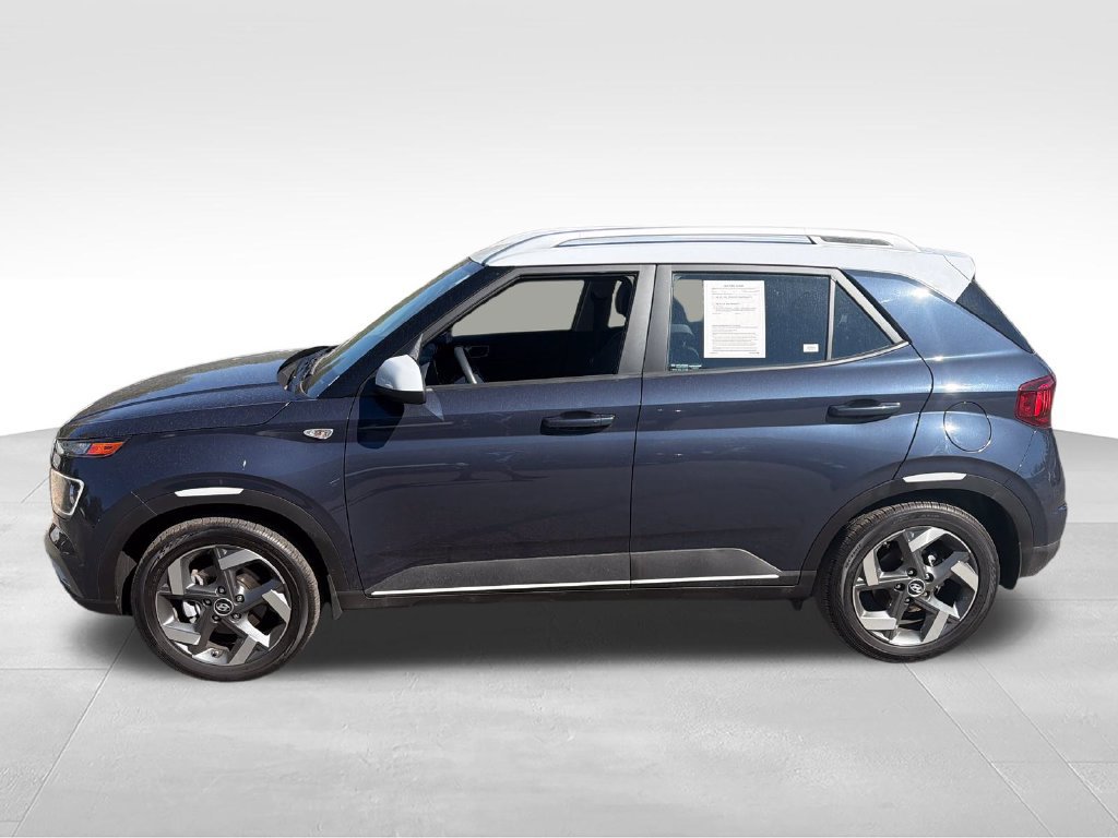 Used 2025 Hyundai Venue Limited FWD image 2