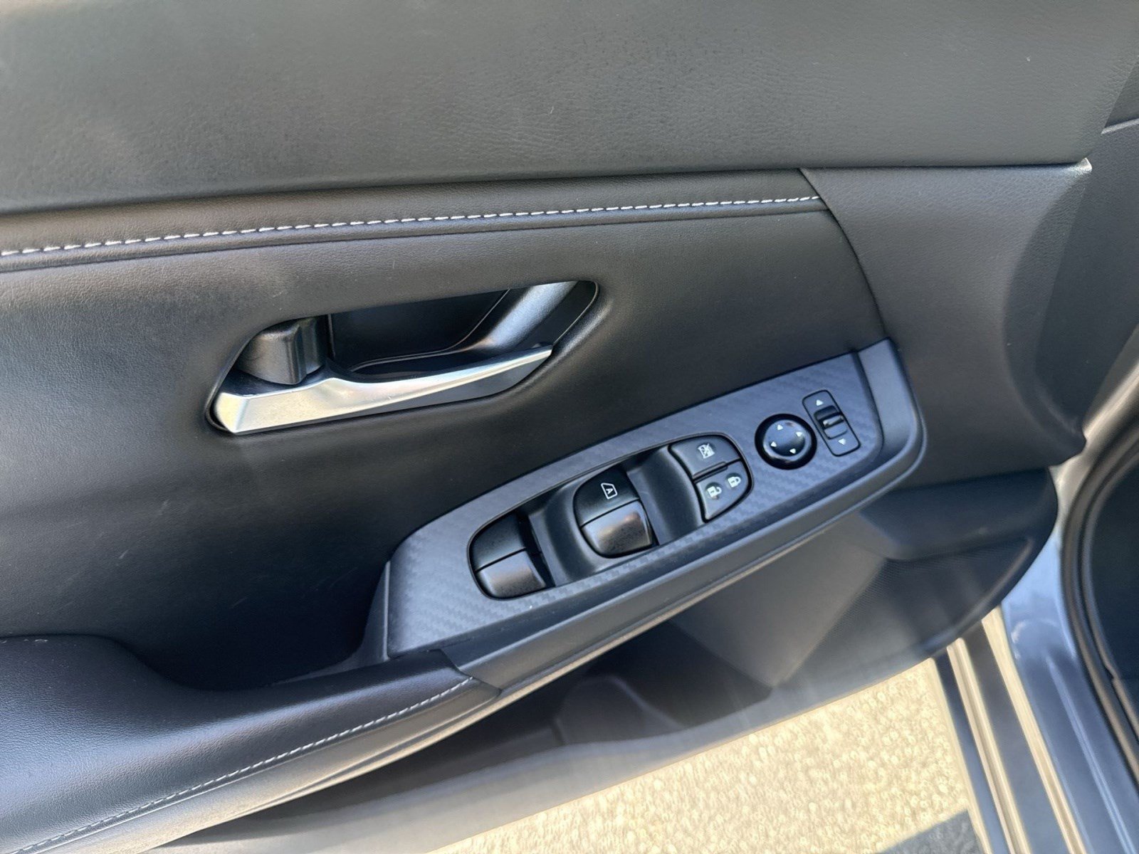 Used 2024 Nissan Sentra SV FWD image 13