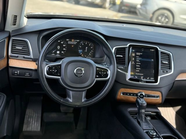 Used 2022 Volvo XC90 T6 Momentum w/ Climate Package image 7