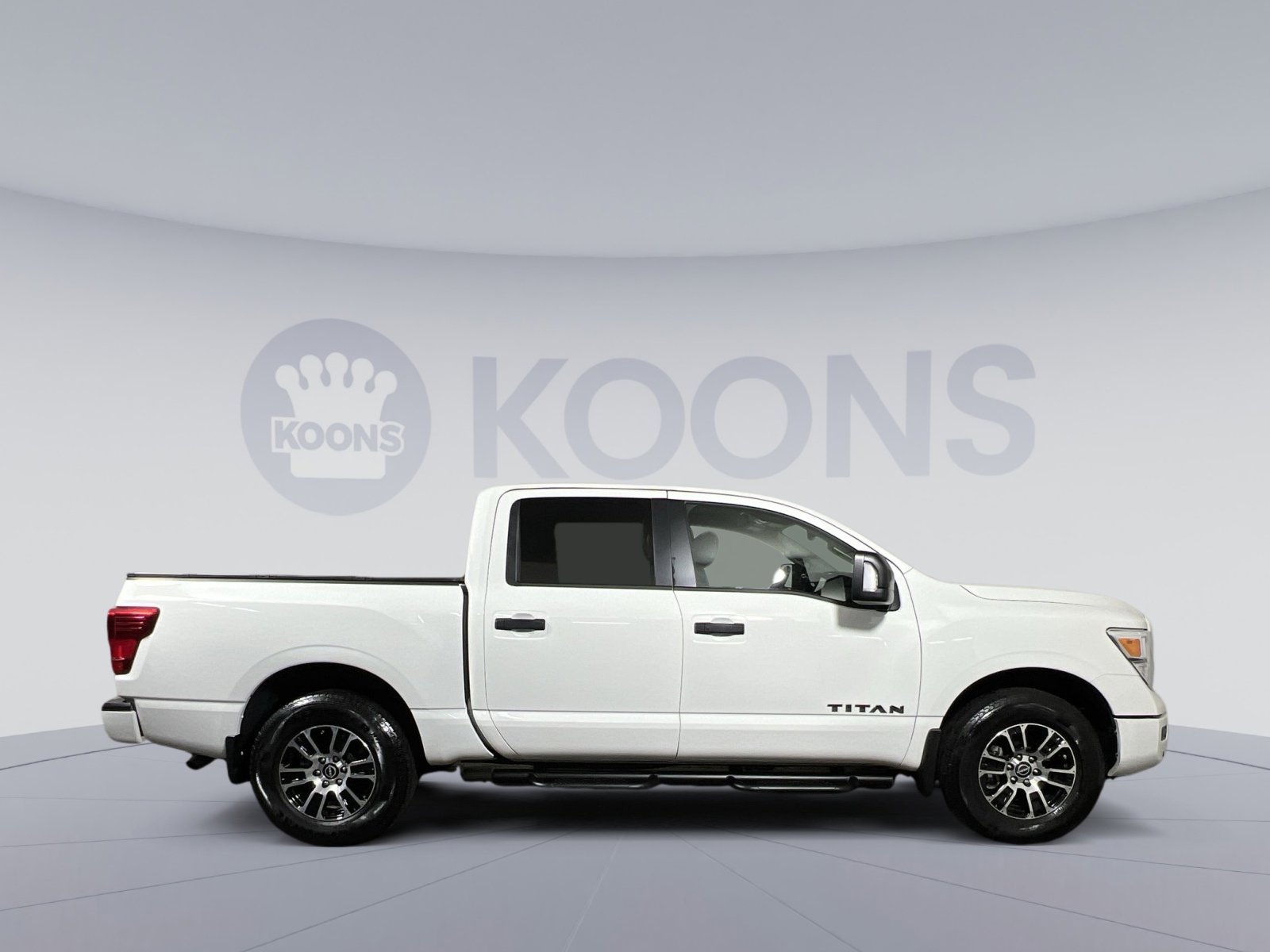 Used 2024 Nissan Titan SV w/ SV Convenience Package image 8