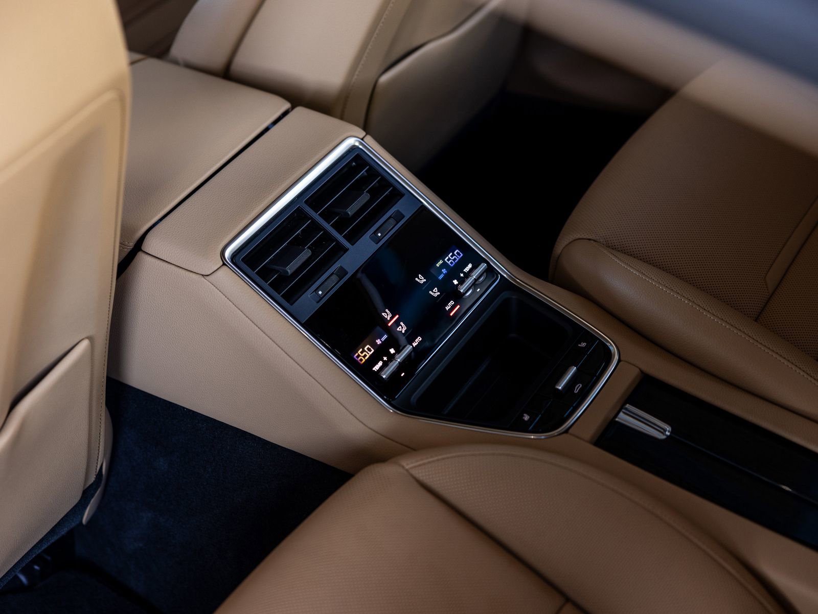 Certified 2023 Porsche Panamera Platinum Edition image 31