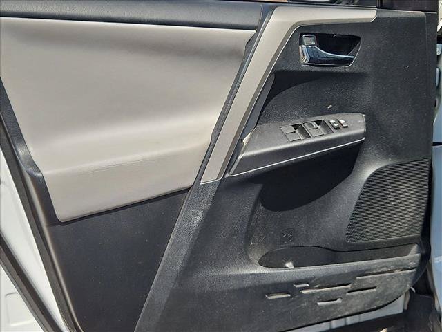 Used 2018 Toyota RAV4 XLE FWD image 11