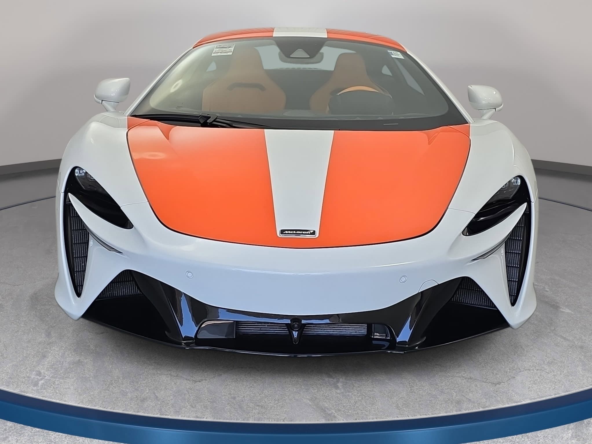 Used 2023 McLaren Artura RWD image 2