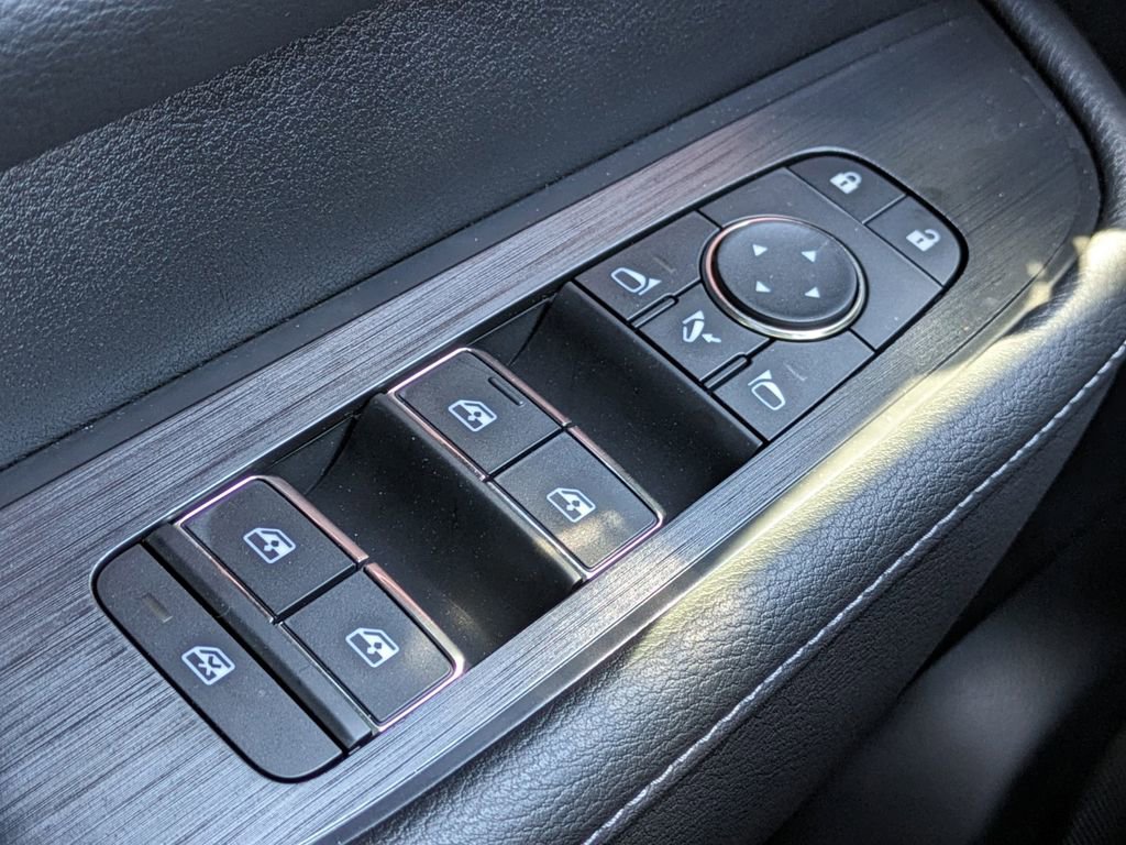 Used 2025 Nissan Armada Platinum Reserve AWD/4WD image 11