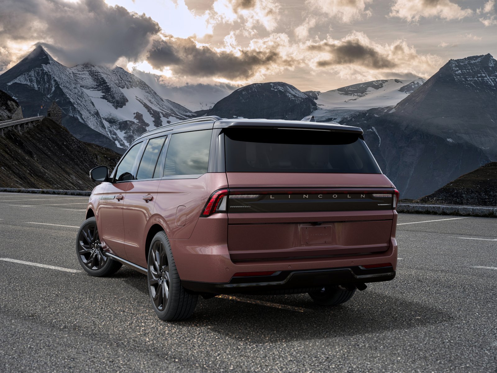 New 2027 Lincoln Navigator Black Label AWD/4WD image 3