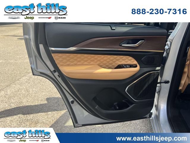 Certified 2024 Jeep Grand Cherokee Summit w/ Luxury Tech Group V image 18