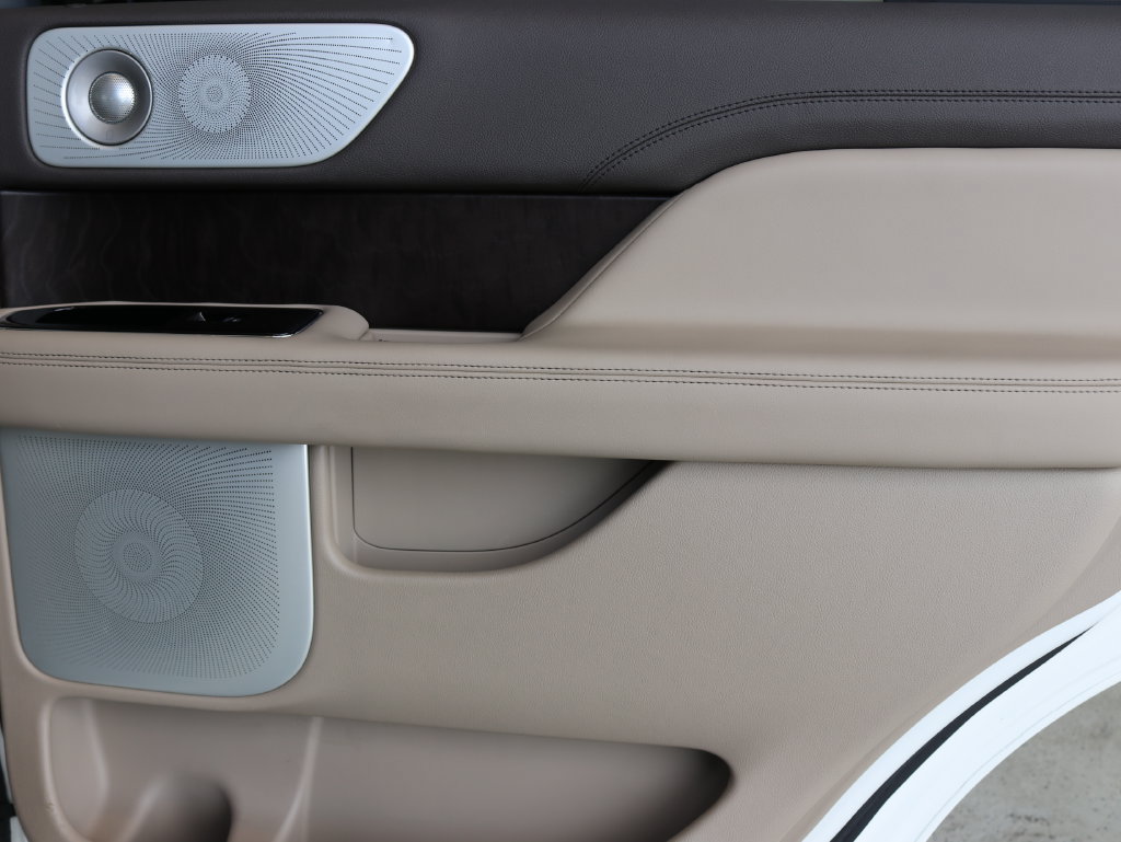 Used 2022 Lincoln Navigator Reserve AWD/4WD image 40