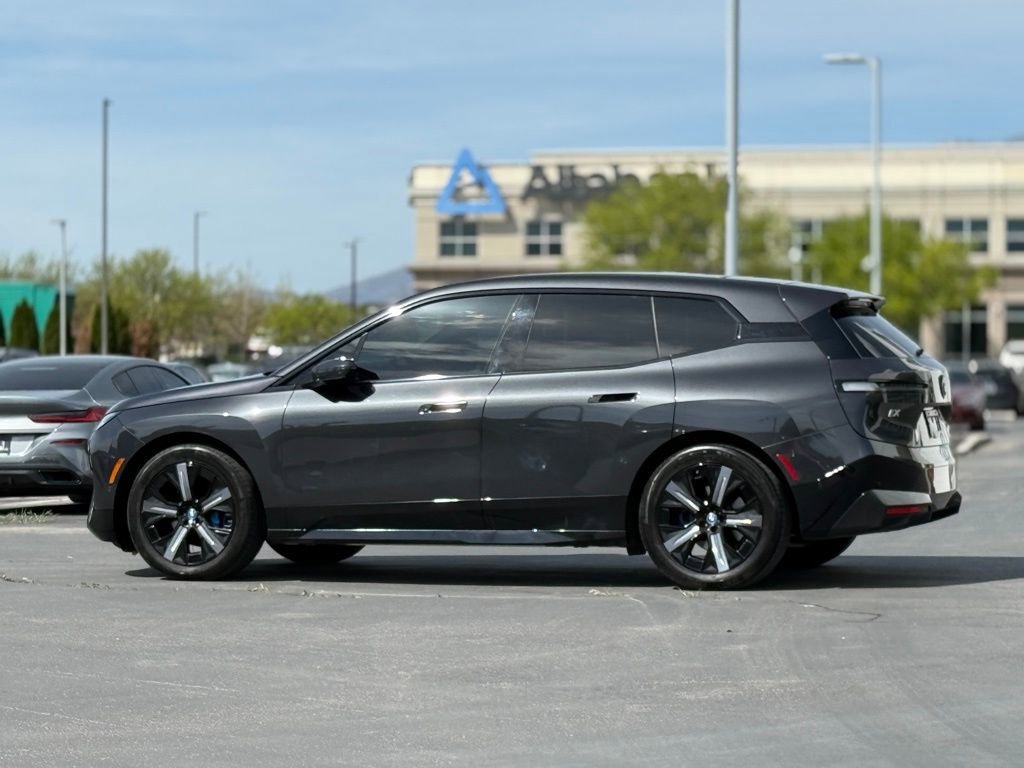 Used 2023 BMW iX xDrive50 w/ Premium Package image 7