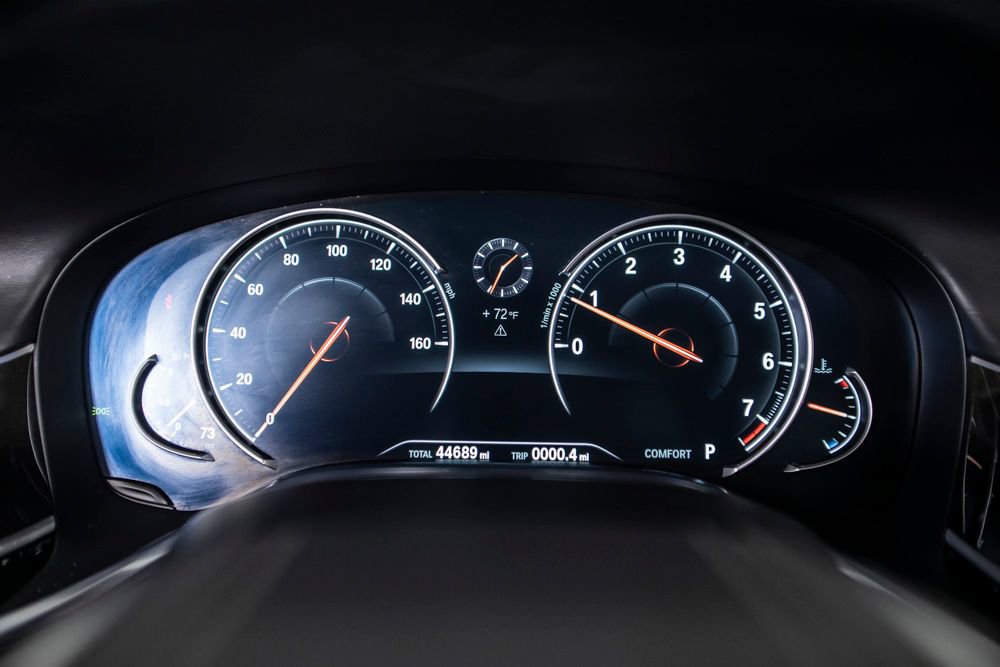 Used 2017 BMW 750i image 27