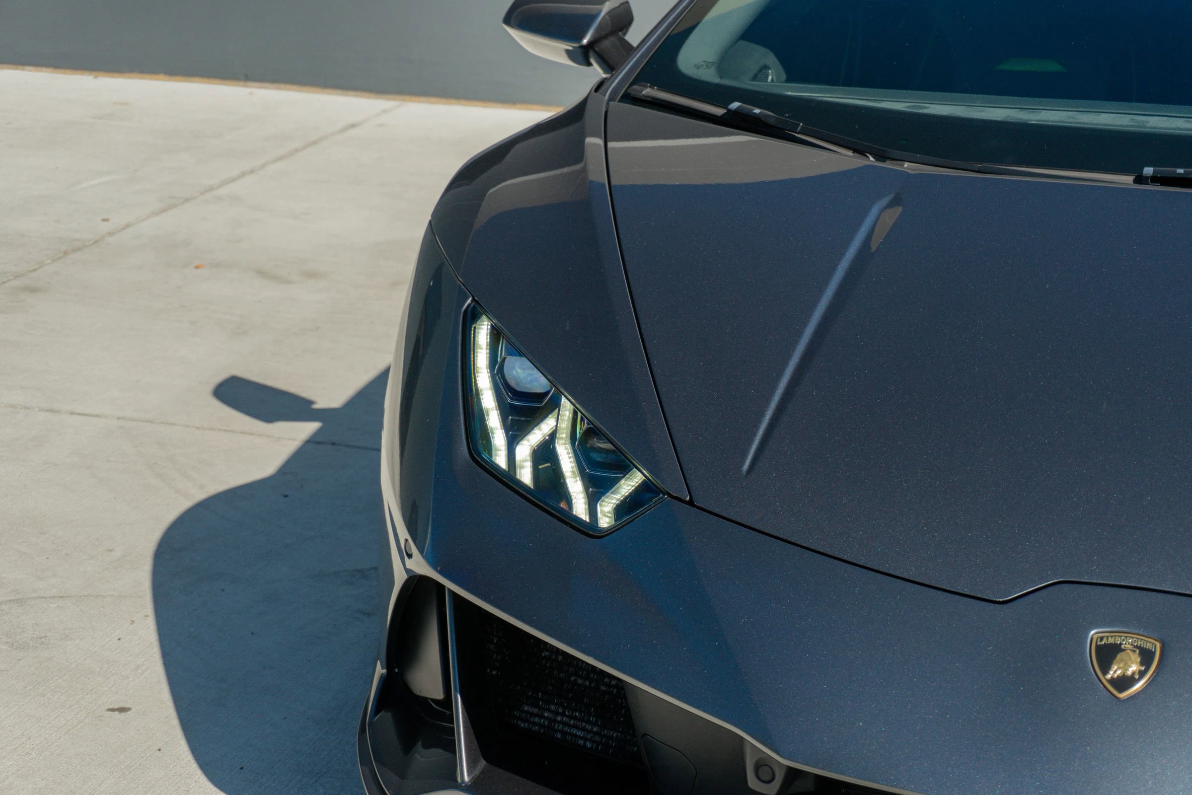 Used 2020 Lamborghini Huracan EVO image 24