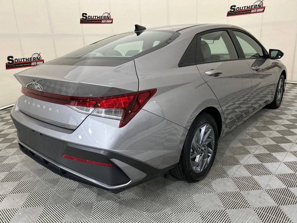 Used 2024 Hyundai Elantra SEL image 9