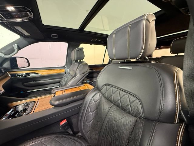 Used 2023 Jeep Grand Wagoneer Series III AWD/4WD image 10