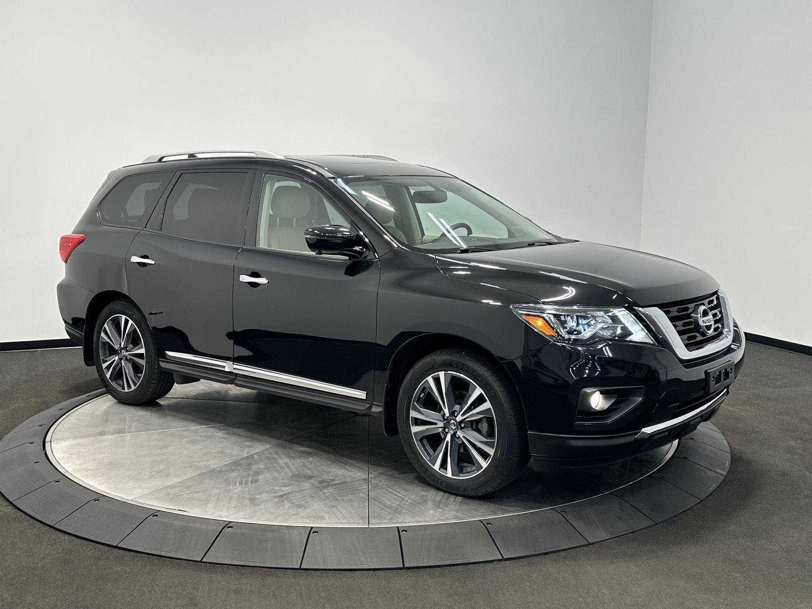 Used 2019 Nissan Pathfinder Platinum image 2