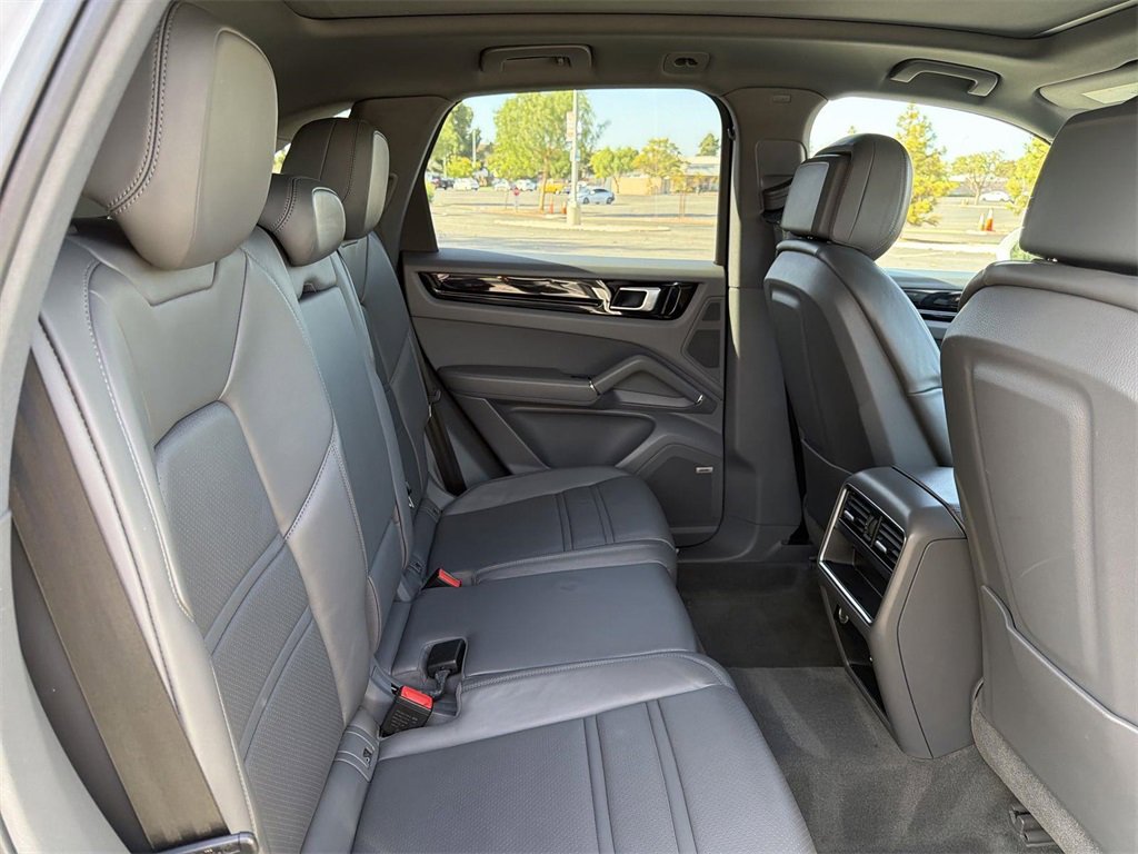 Used 2020 Porsche Cayenne image 28