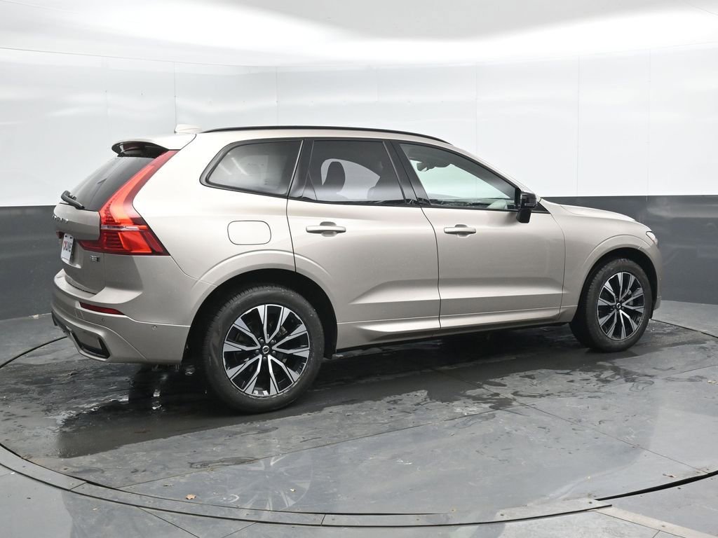 Used 2025 Volvo XC60 B5 Plus image 3