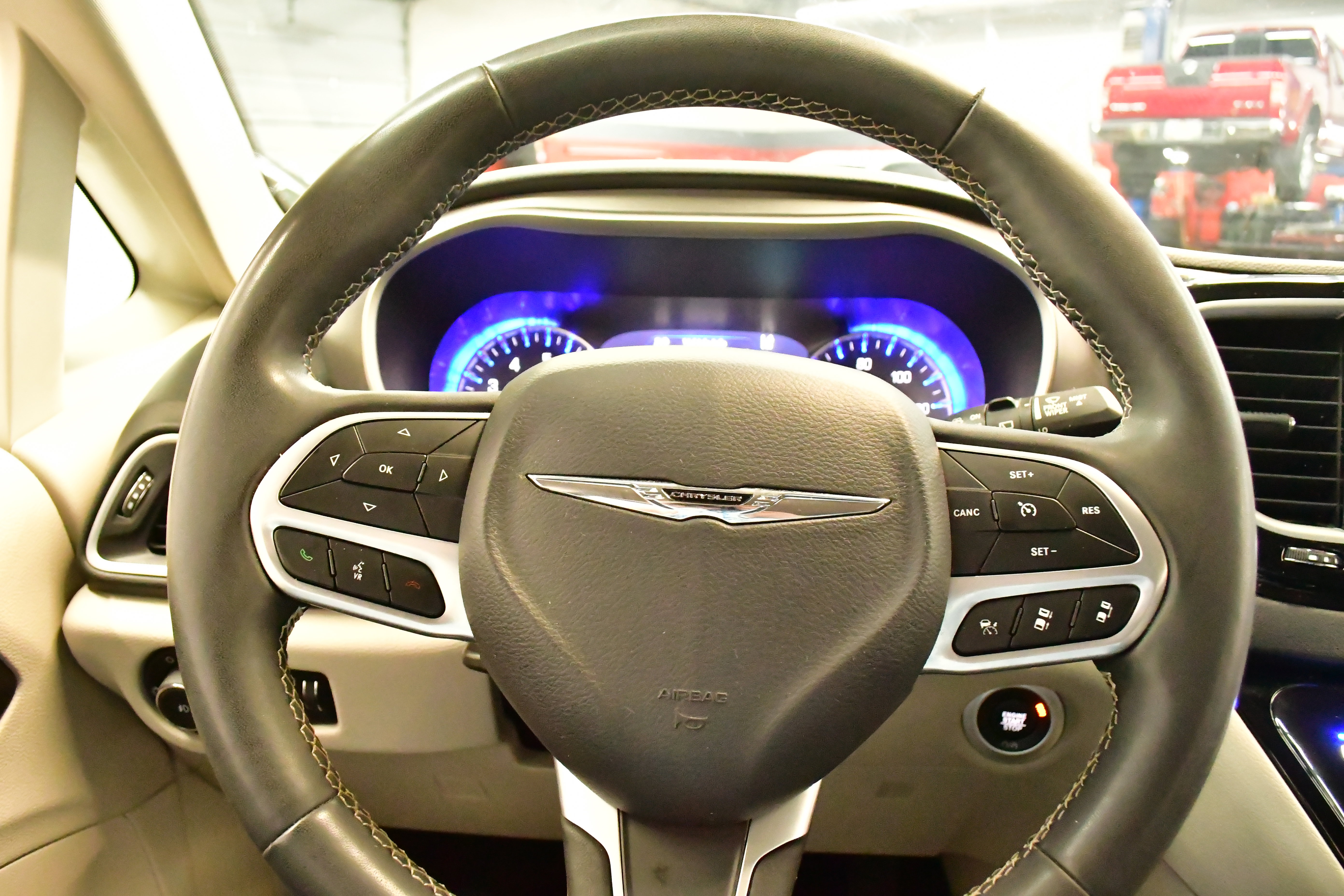 Used 2023 Chrysler Pacifica Touring-L image 43