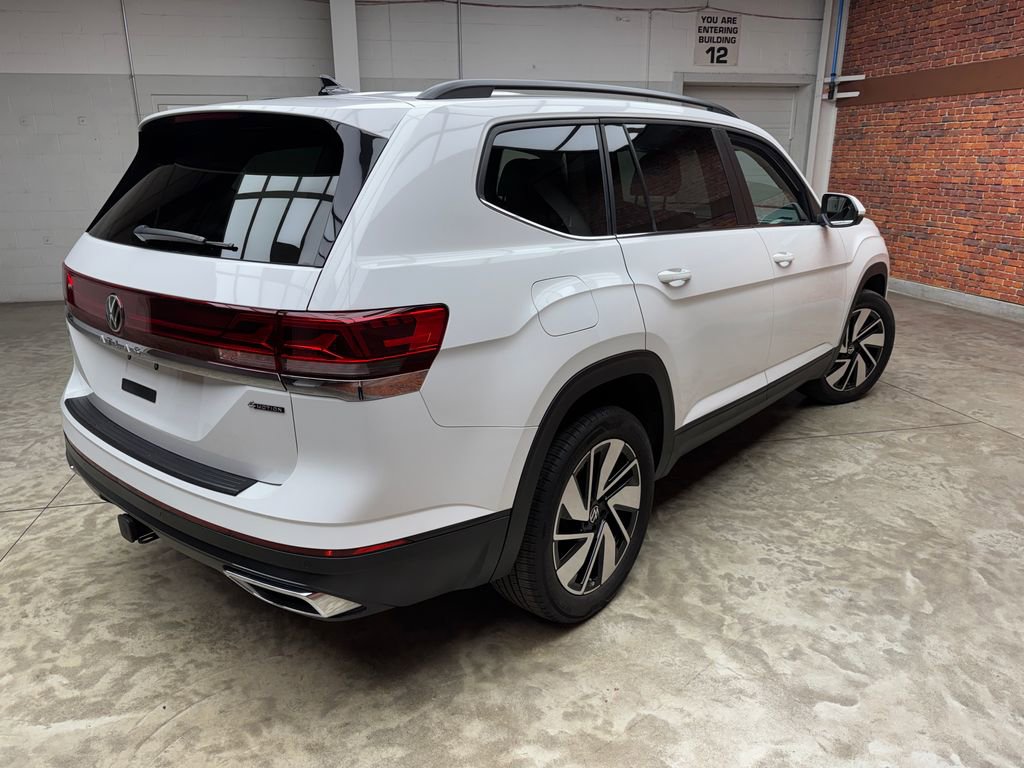 Used 2024 Volkswagen Atlas SE w/ Panoramic Sunroof Package image 5