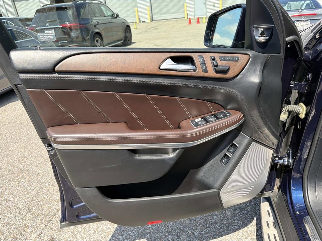 Used 2015 Mercedes-Benz GL 63 AMG 4MATIC image 19