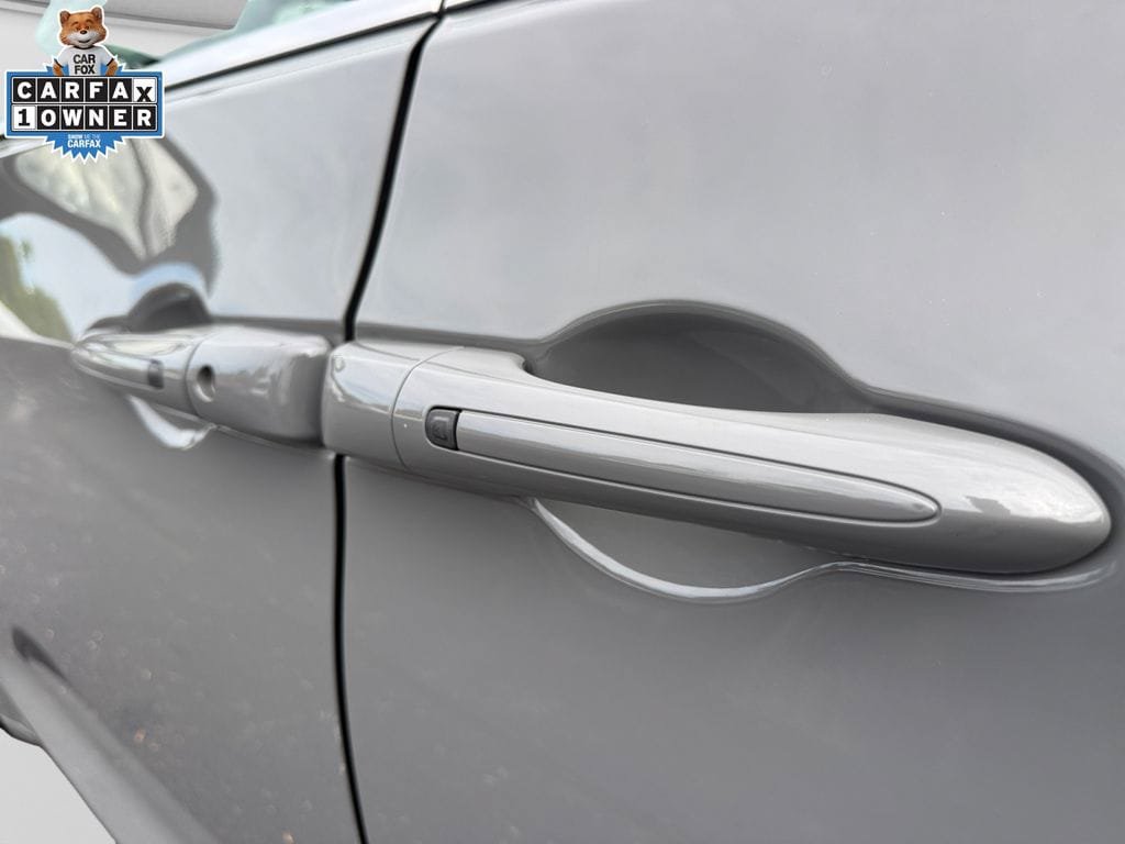 Certified 2025 Chrysler Pacifica Select FWD image 30
