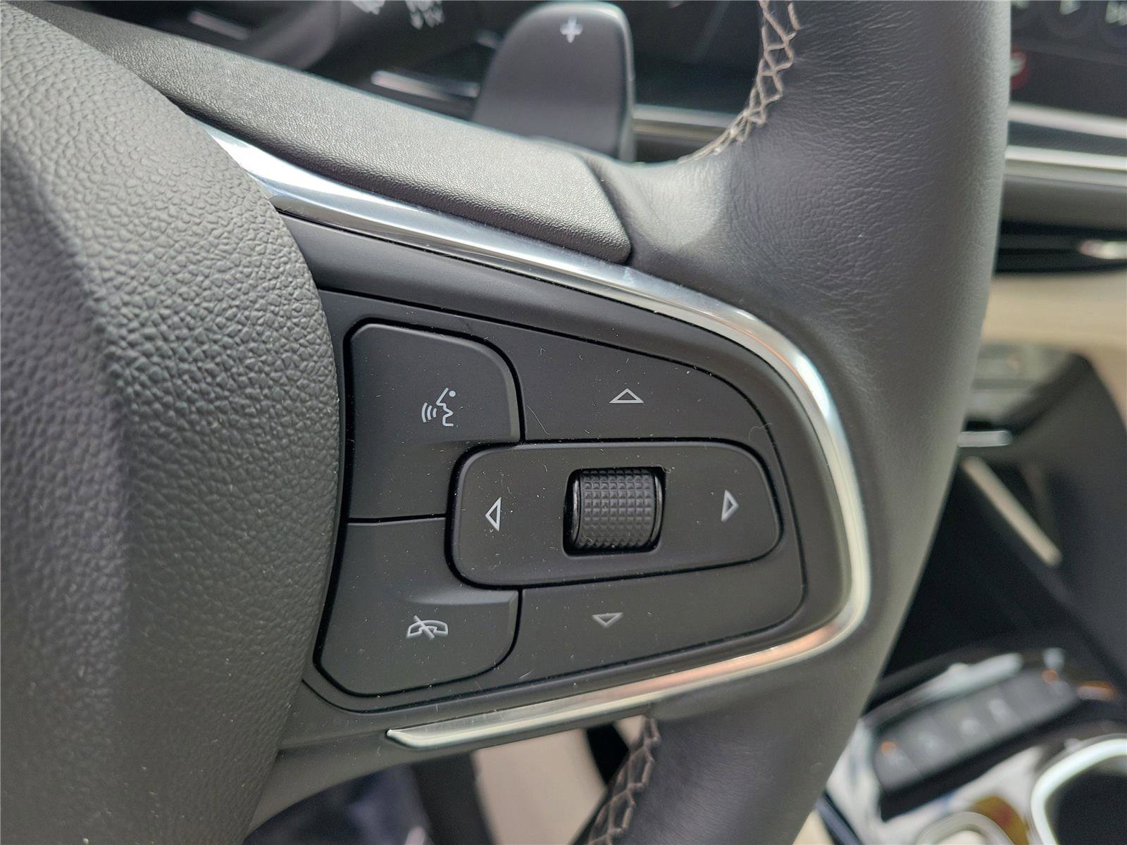 Used 2023 Buick Envision Preferred image 24