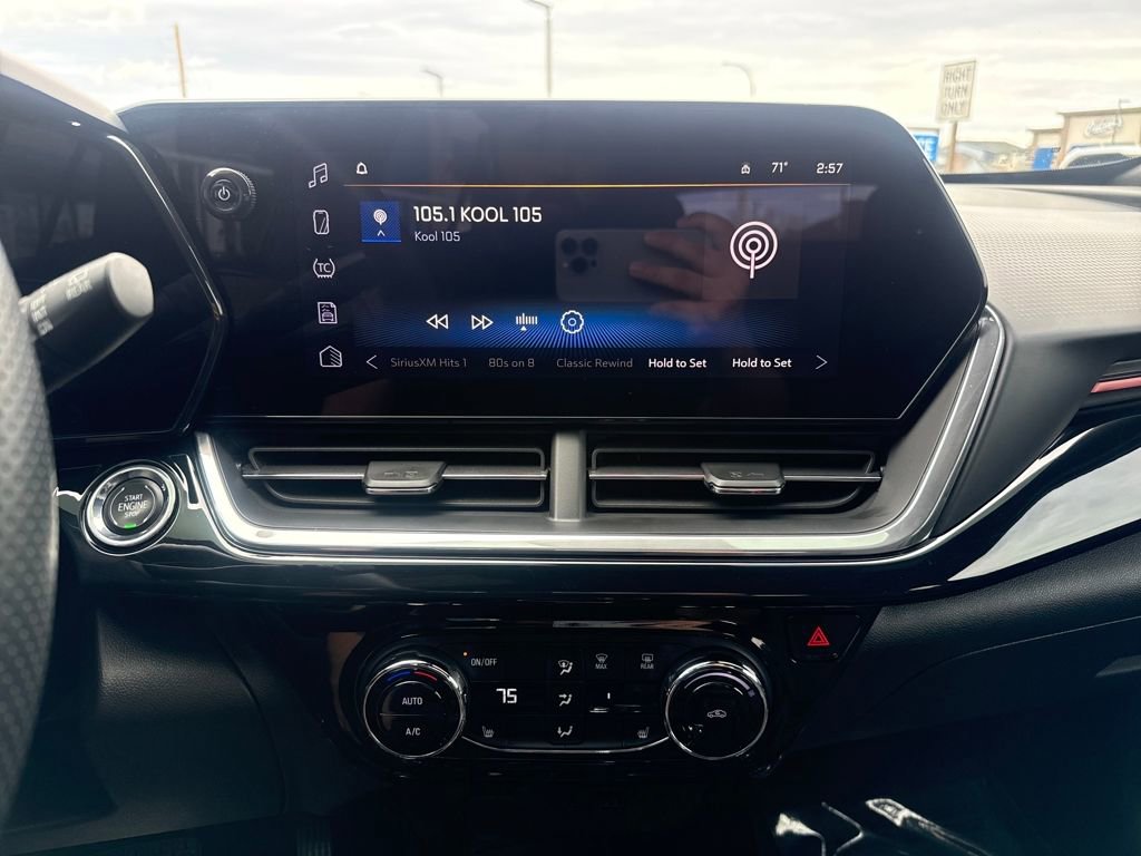 Used 2024 Chevrolet Trax RS w/ Sunroof Package image 18