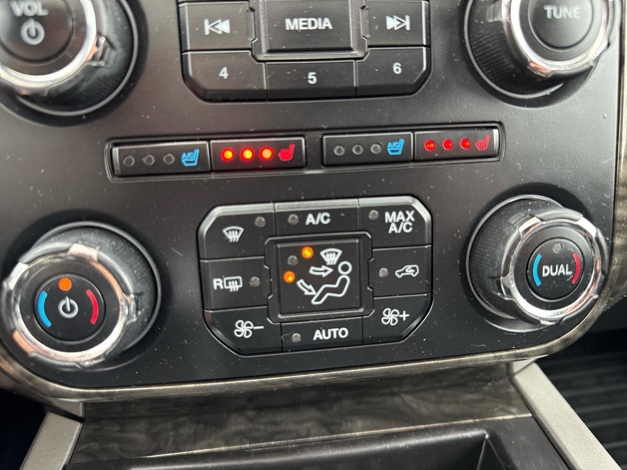 Used 2015 Ford Expedition Limited w/ Equipment Group 301A AWD/4WD image 27