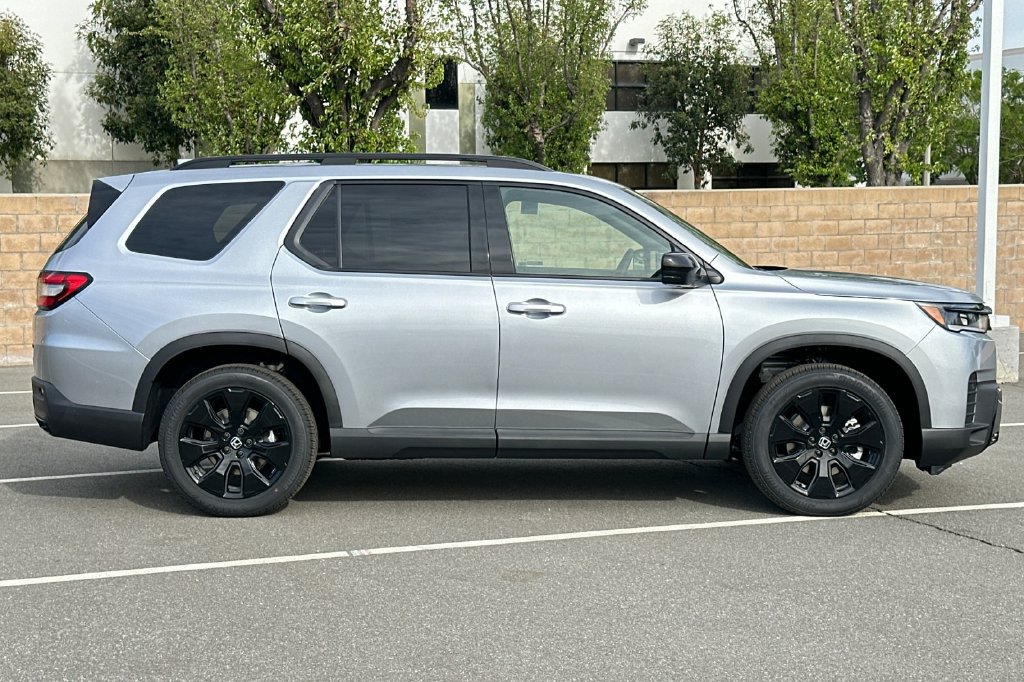 New 2026 Honda Pilot Black Edition image 3