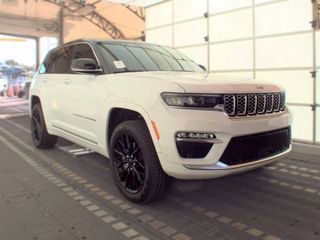 Used 2022 Jeep Grand Cherokee Summit w/ Advanced Protech Group IV AWD/4WD video 3