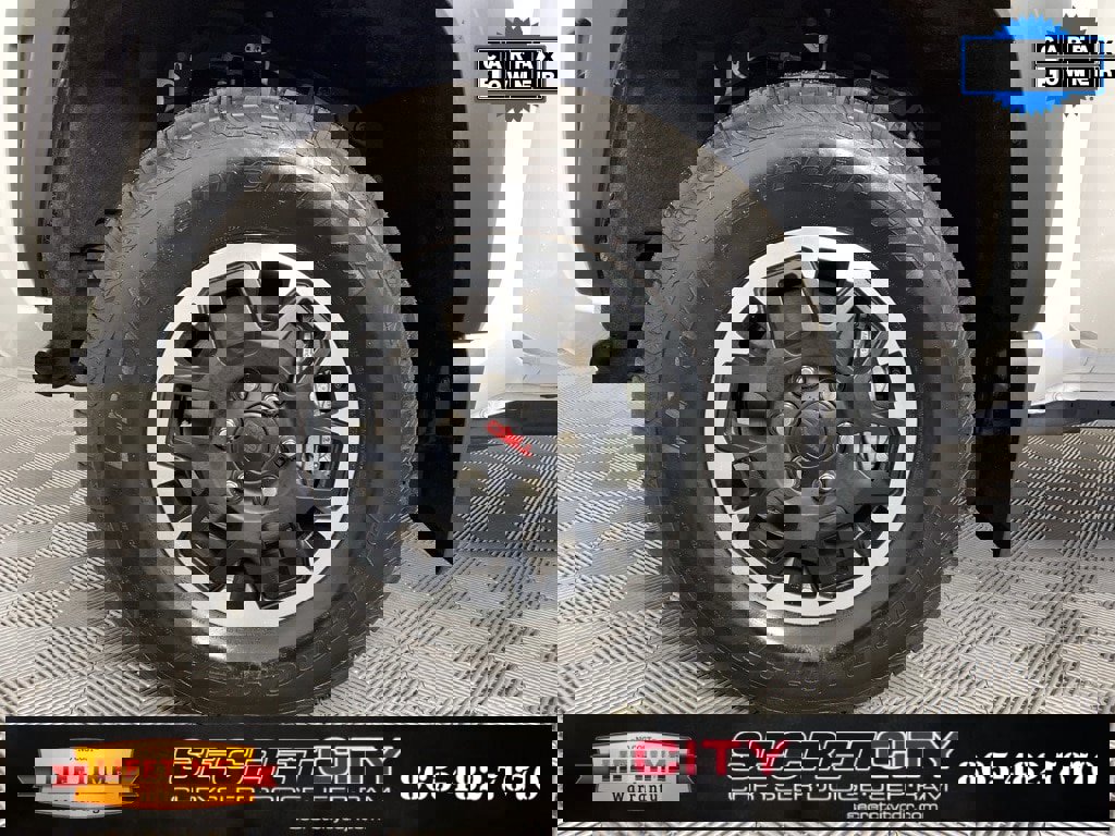 Used 2025 Toyota Tacoma TRD Off-Road image 9
