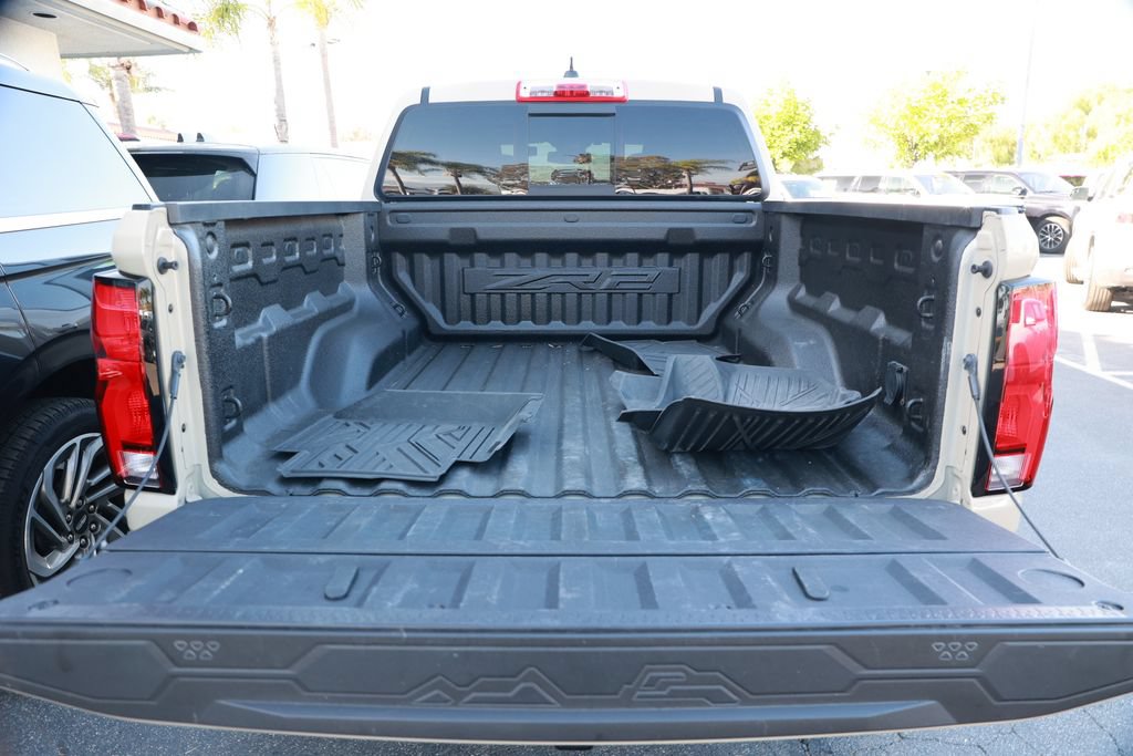 Used 2024 Chevrolet Colorado ZR2 w/ Technology Package AWD/4WD image 36