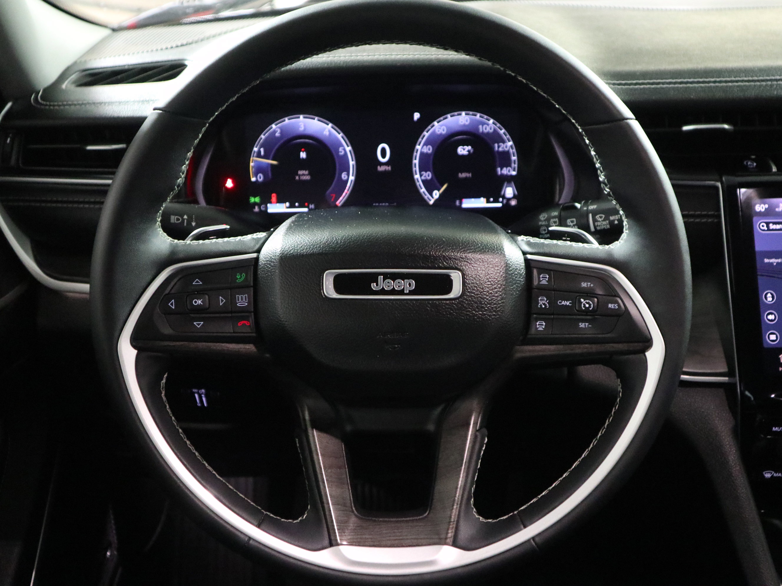 Used 2023 Jeep Grand Cherokee L Limited AWD/4WD image 14