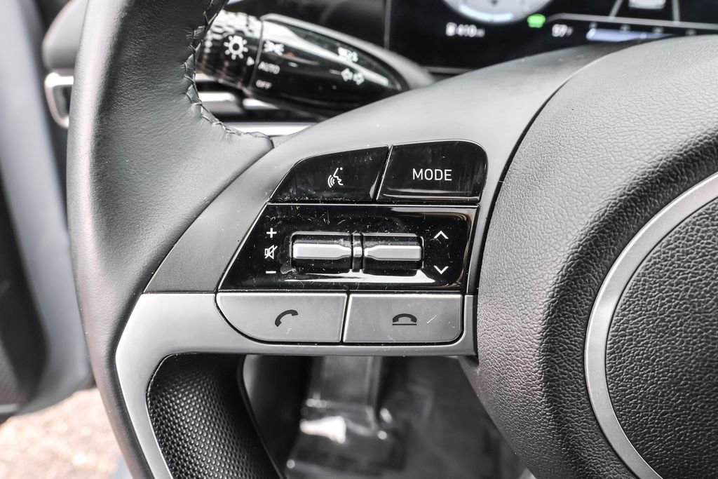 Certified 2021 Hyundai Elantra Limited w/ Cargo Package image 21