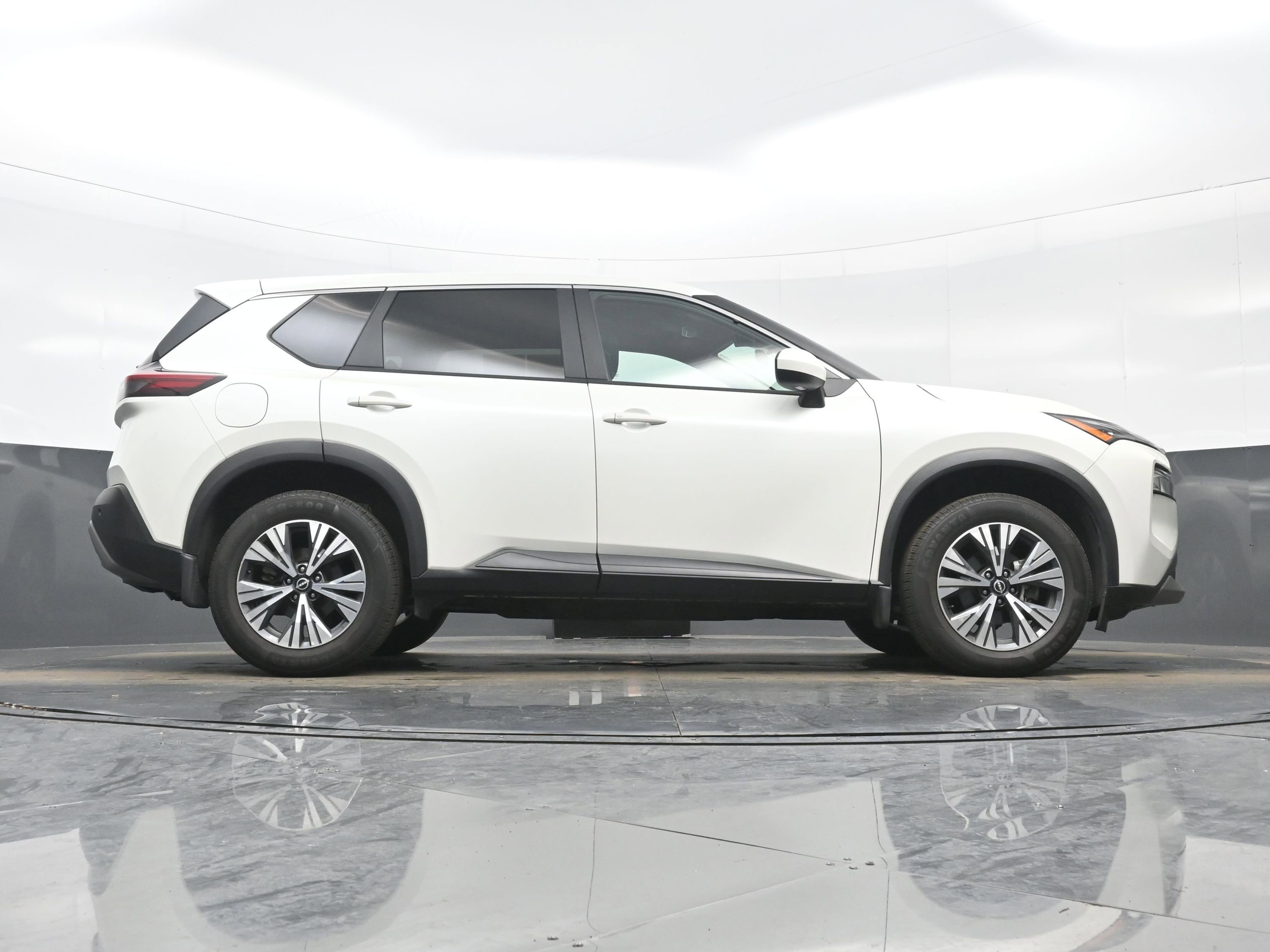 Used 2023 Nissan Rogue SV image 31