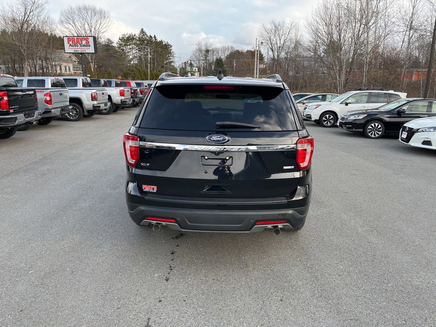 Used 2018 Ford Explorer XLT image 3