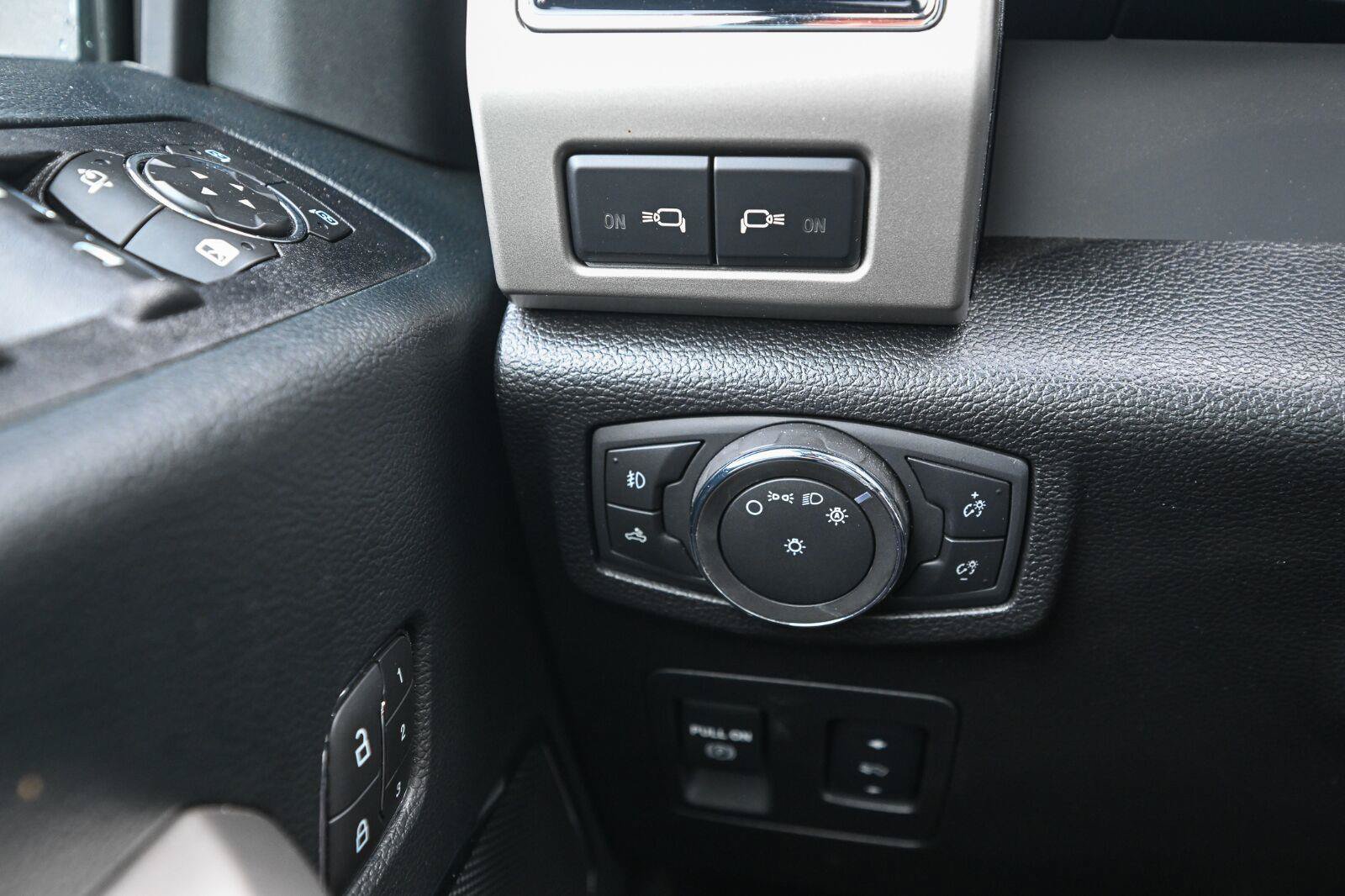 Certified 2019 Ford F150 Lariat w/ Equipment Group 502A Luxury AWD/4WD image 41