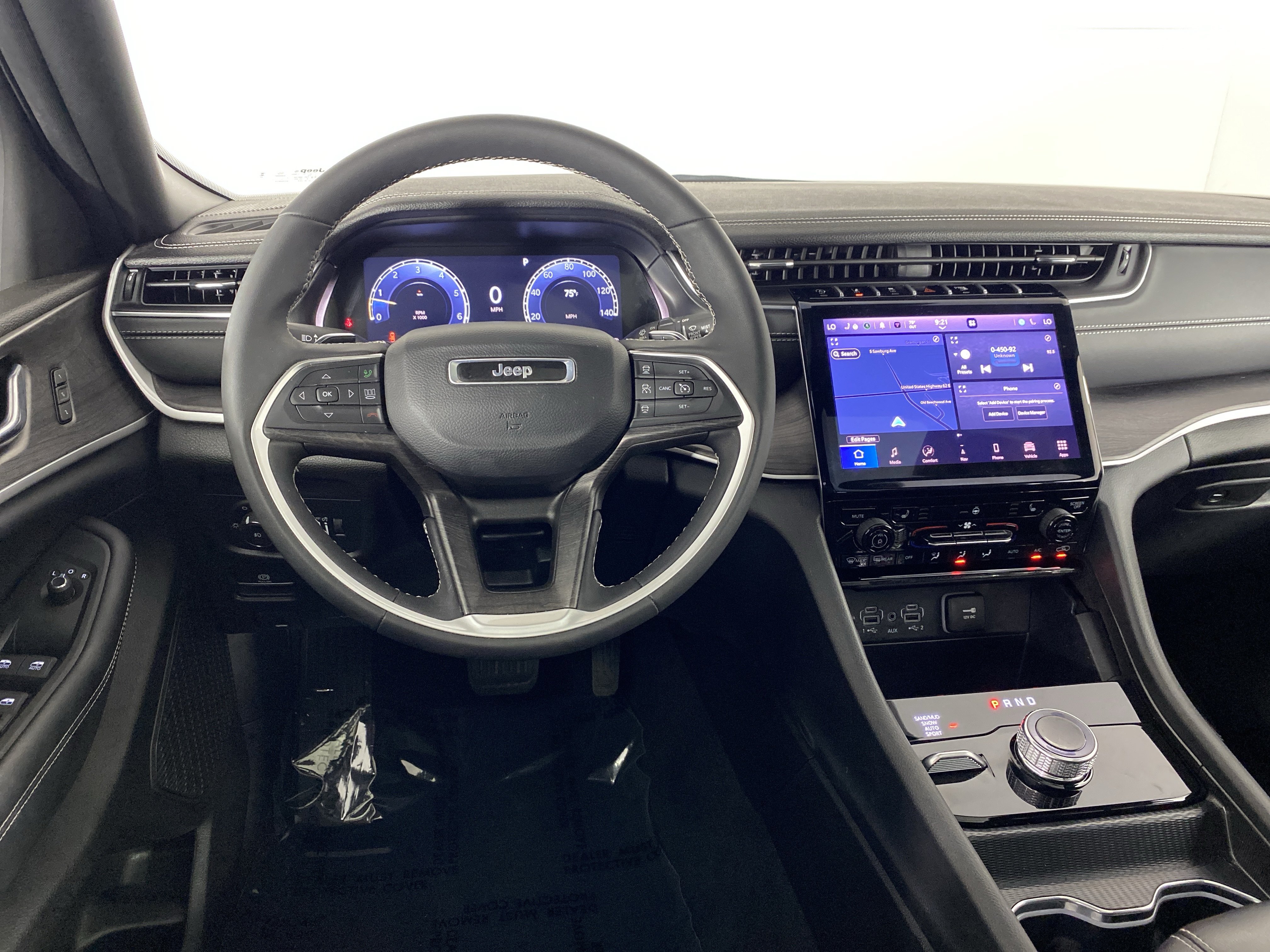 Used 2025 Jeep Grand Cherokee L Limited w/ Black Appearance Package AWD/4WD image 43
