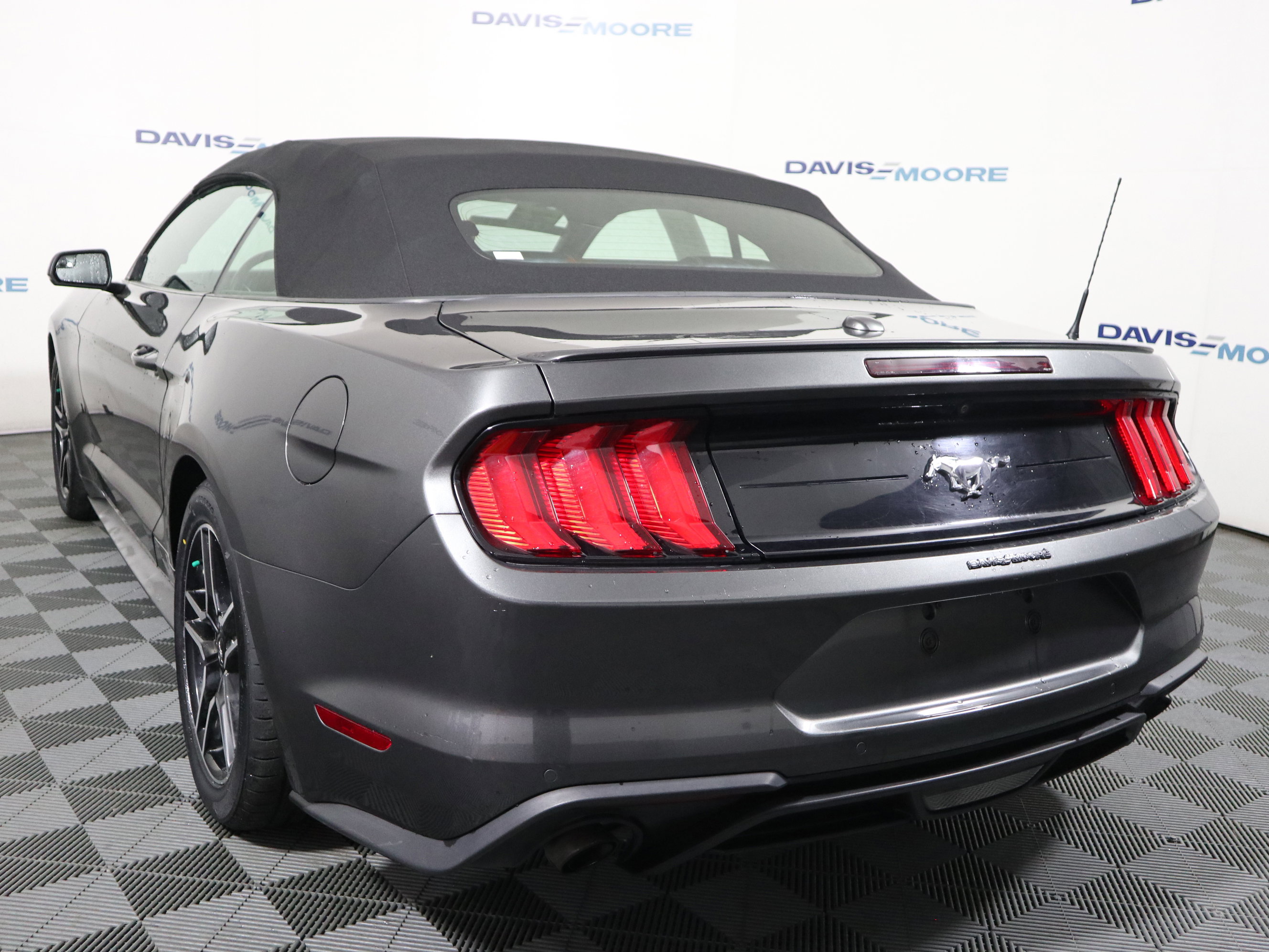Used 2019 Ford Mustang Premium image 9