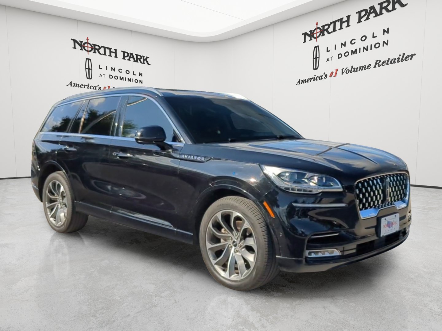 Used 2023 Lincoln Aviator Grand Touring w/ Equipment Group 301A AWD/4WD image 7