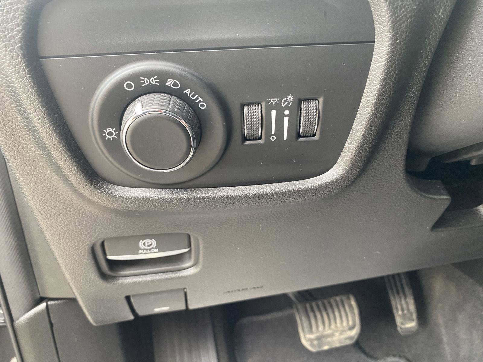 Used 2022 Jeep Grand Cherokee Altitude image 17