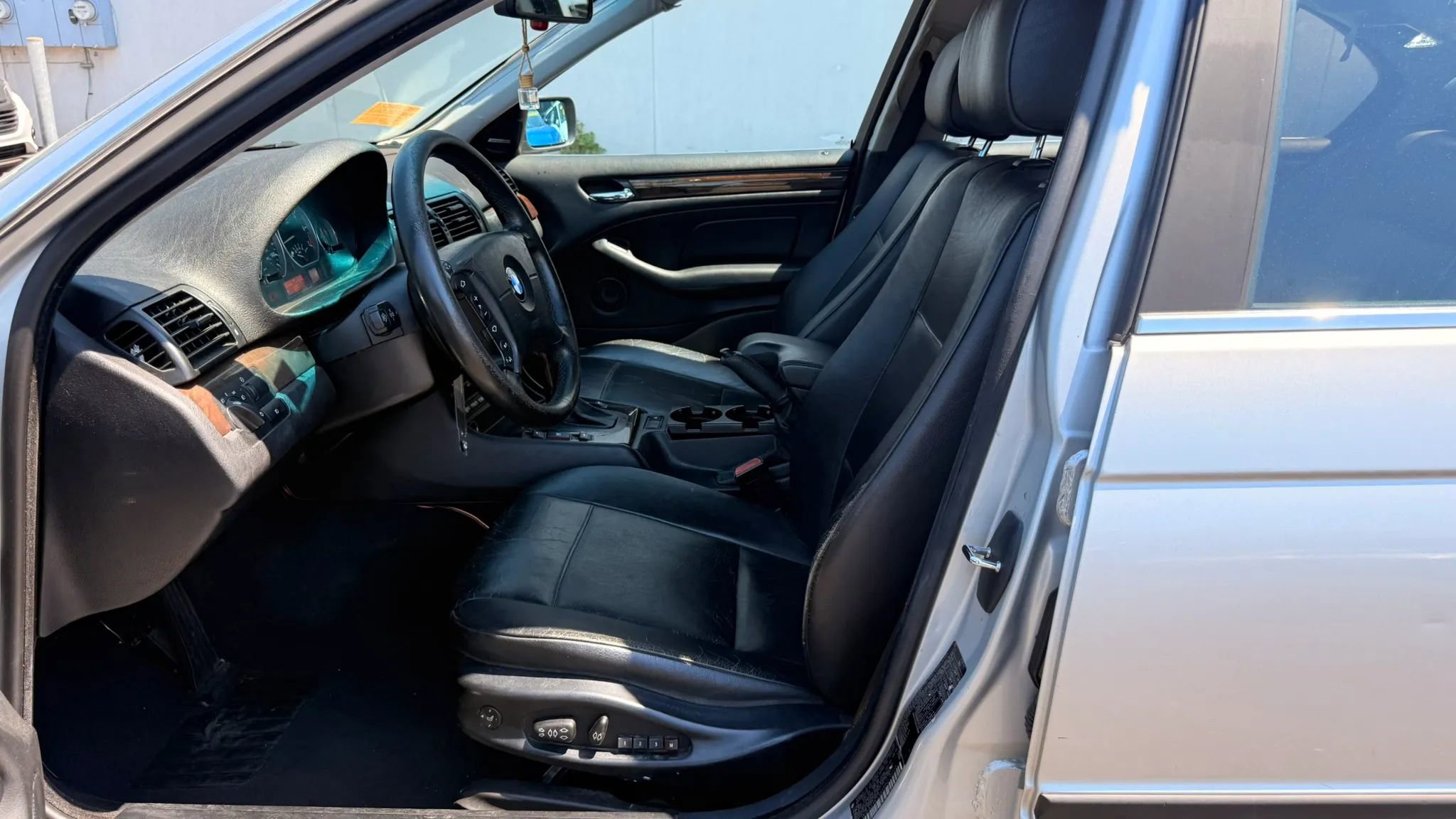 Used 2003 BMW 330xi Sedan AWD/4WD image 12