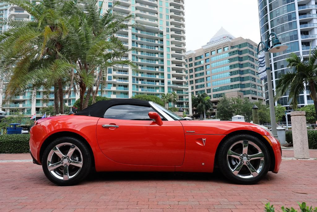 Used 2008 Pontiac Solstice GXP w/ Premium Package RWD image 26