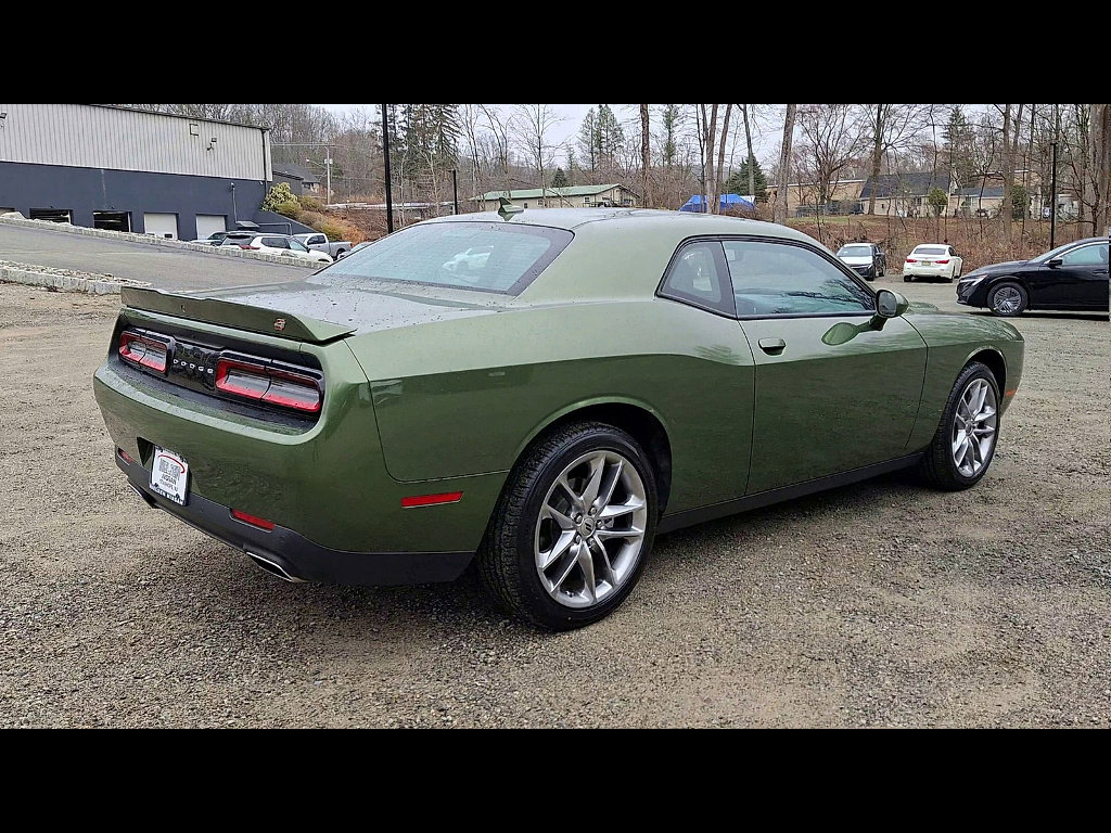Used 2022 Dodge Challenger SXT w/ Plus Package image 8