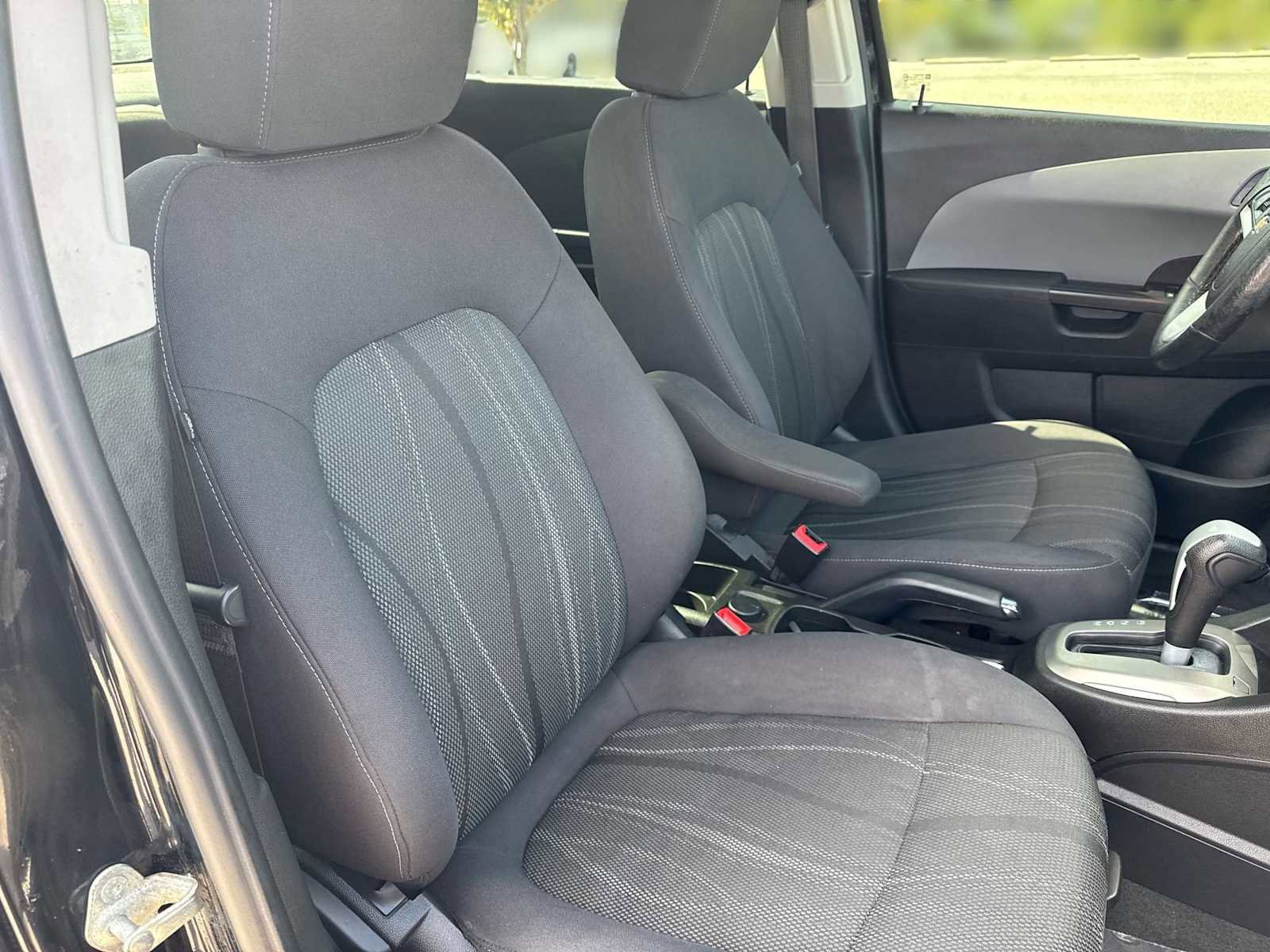 Used 2020 Chevrolet Sonic LT w/ Convenience Package FWD image 20
